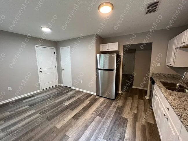 Photo - 5500 Parker St