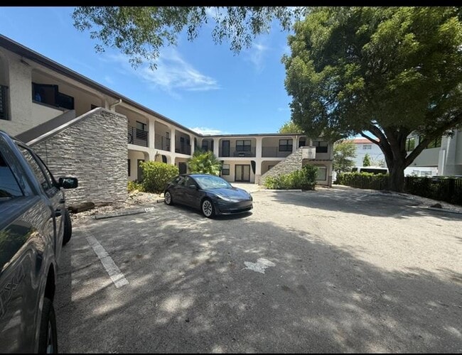 Building Photo - 1109 E Broward Blvd Unit 10