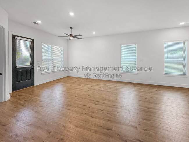 Photo - 4400 Elm Spgs St