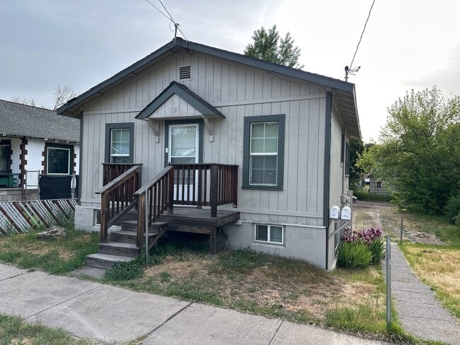 Building Photo - 1513 Oregon Ave Unit 1513 Oregon Ave, #1