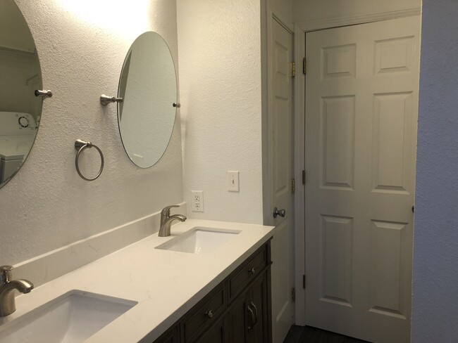 Photo - 1114 33rd St SE