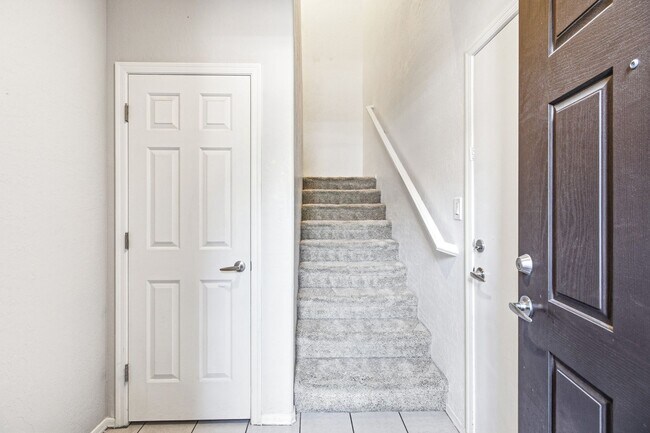 6868 Sky Pointe Dr