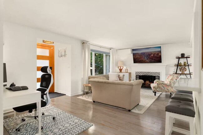 Photo - 2855 13th Ave W