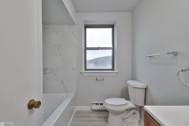 Dos habitaciones - baño - 353 Broad St Unidad 8