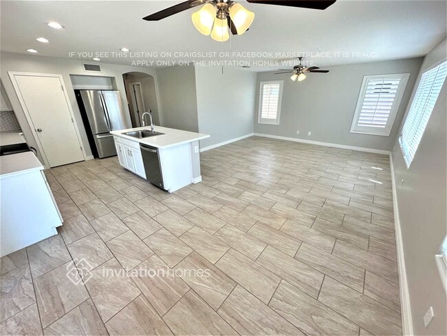 Photo - 25541 W Pioneer St