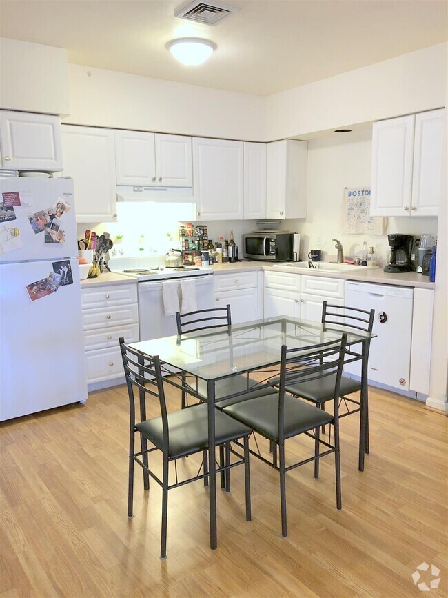 Building Photo - 3 Kent Ct Unit 2 Rental