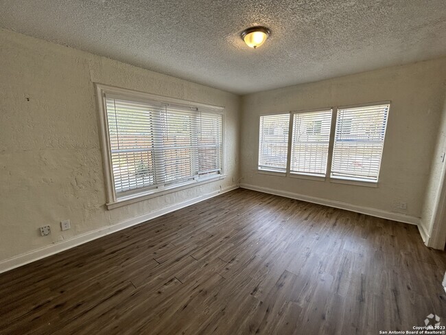 Building Photo - 1625 McCullough Ave Rental