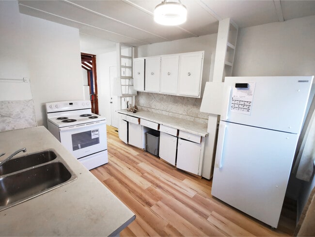 Photo - 710-718 8 St E