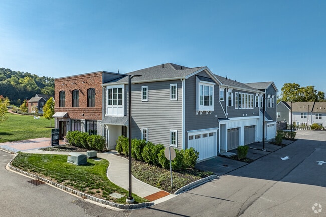 1438 Hastings Cres - 1438 Hastings Cres