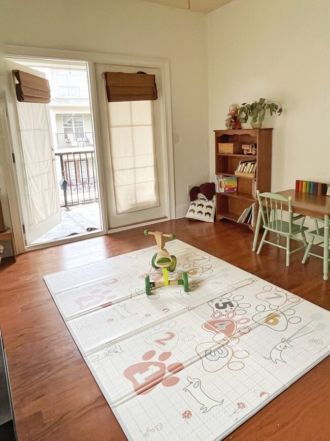 Photo - 6453 Chariot St