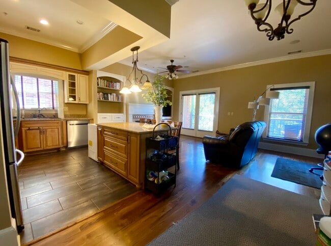 Photo - 210 W Washington St Unit 210