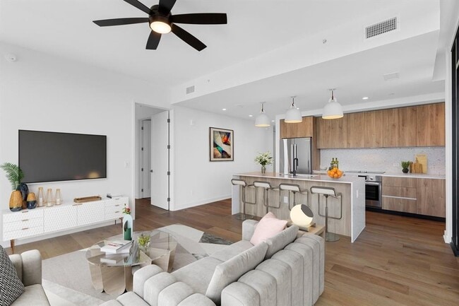 Photo - 84 East Ave Unidad 3806