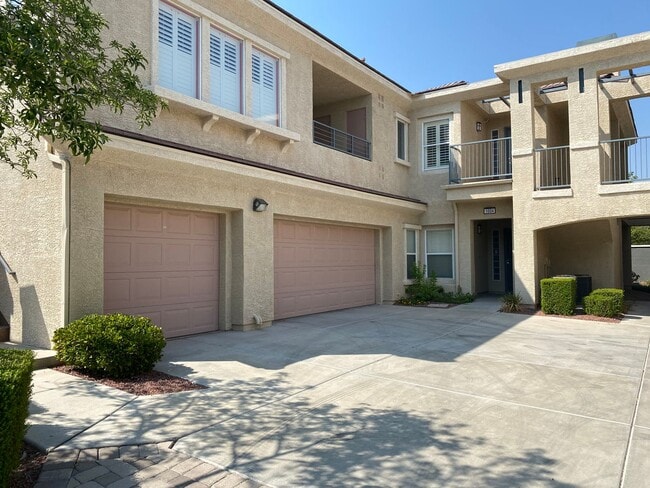 Summerlin!!! Gated!! Downstairs unit!! Tan... - Summerlin!!! Gated!! Downstairs unit!! Tan... Casa