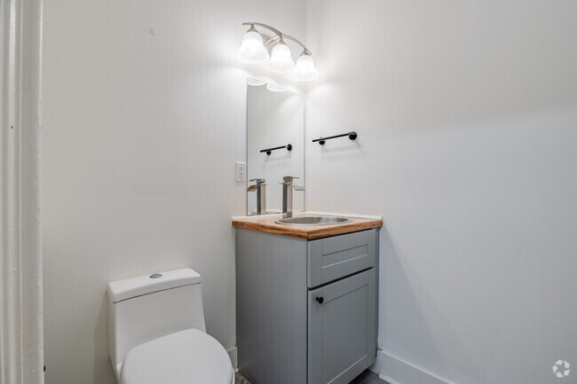 2BR, 1BA - 1137SF - 201