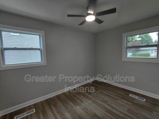 Photo - 8118 Robertson Pl