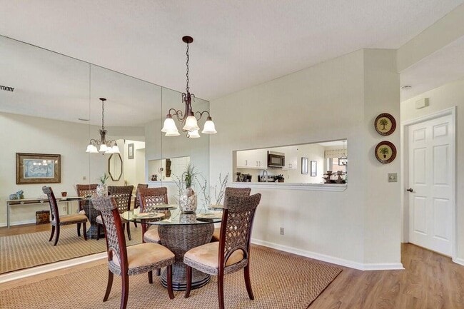 Photo - 858 Windermere Way