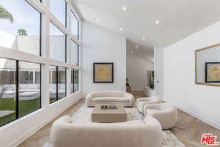 Photo - 624 N Beverly Dr