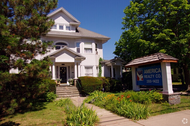 Building Photo - 1002 Wyoming Ave Rental