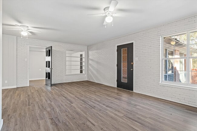 Photo - 175 E Elm St