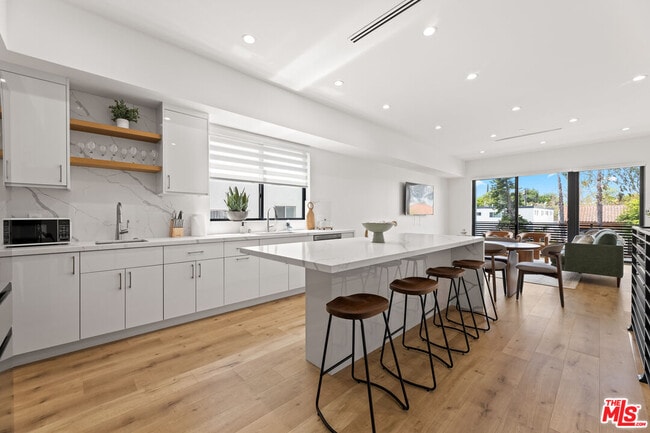 5118 Laurel Canyon Blvd