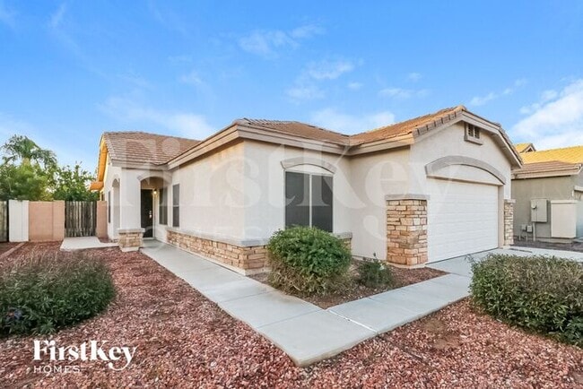 Photo - 601 W Elm Ln