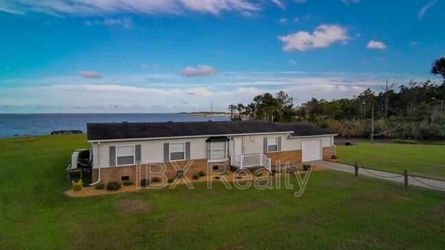 Photo - 144 Edgewater Dr