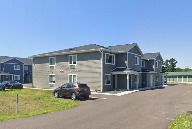 Building Photo - Beautiful, Newer 2 Bedroom, 2 Bathroom wit... Unit Apt. #13