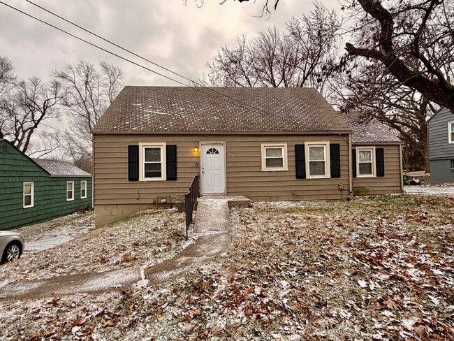 Photo - 809 NE Maple Dr