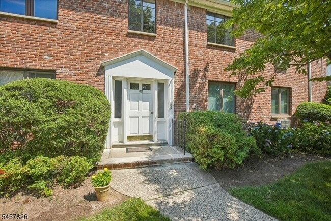 93 Troy Dr Unit D