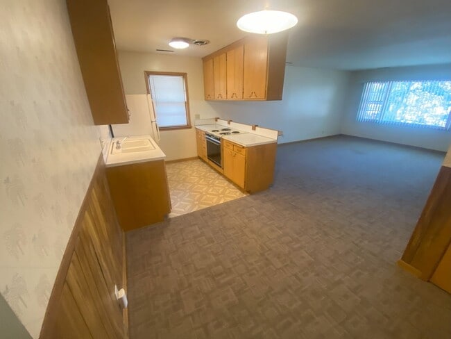 Building Photo - 2010 S 11th St Unit 2010 S 11th - #5