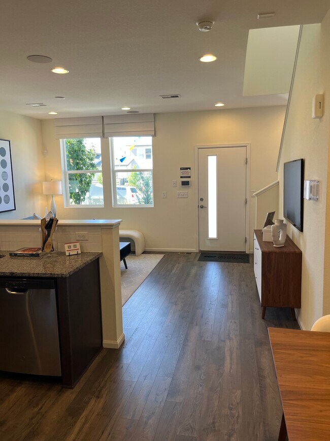 Photo - 6529 N Dunkirk St