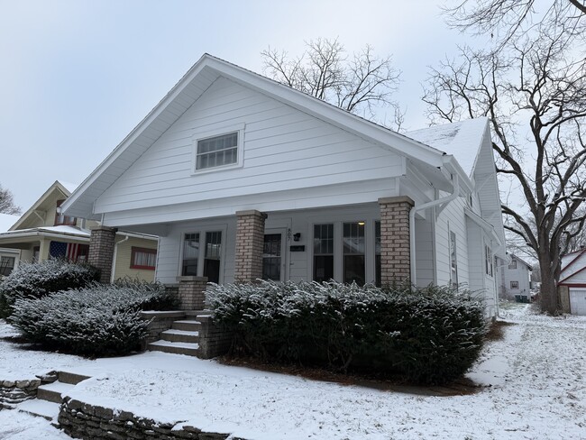 Building Photo - 807 S 10th St