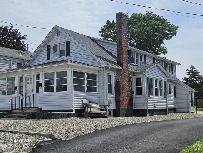 Building Photo - 806 Rue Ave Rental