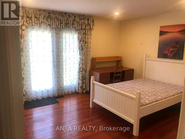 Photo - 20 Colinayre Crescent