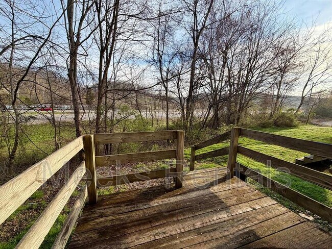 Photo - 166 Mt Vernon Ln Unit 166