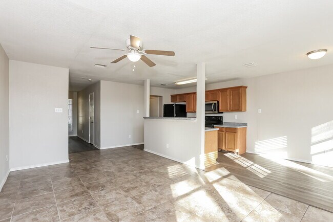 Photo - 1424 Pine Ln