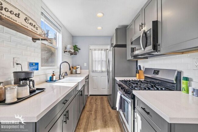 Building Photo - Modern 2Bdm 1Ba Downstairs Unit in North Park!