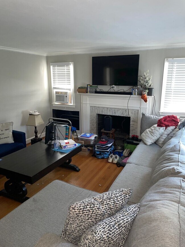 Seymour Unidad First Floor Semour Rental West Hartford, CT