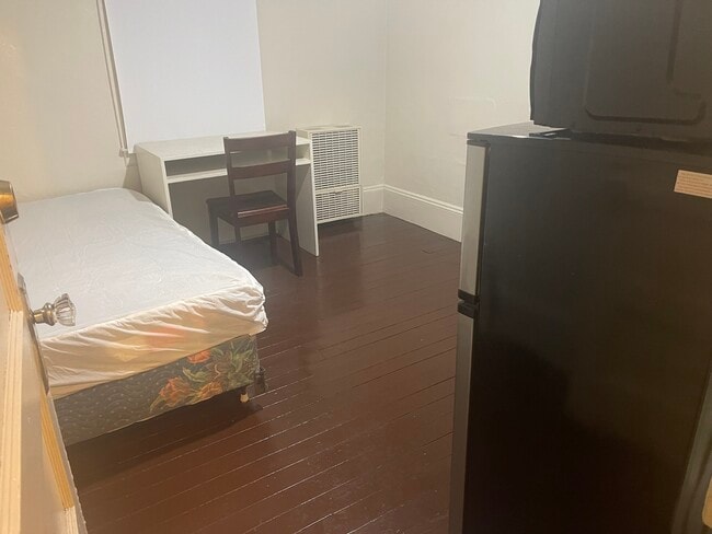 Building Photo - 1086 41st St Rental