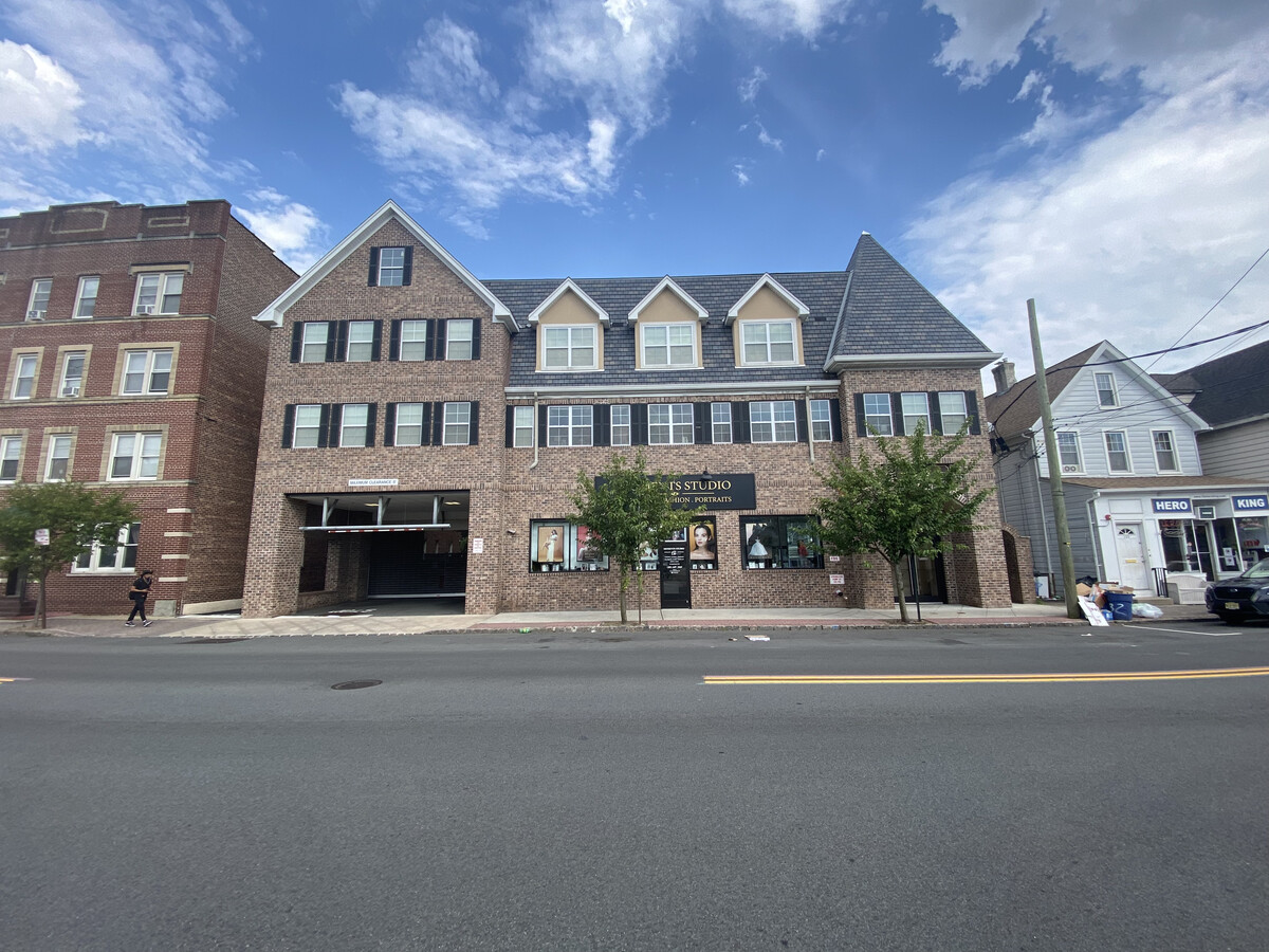 Building - 134 Franklin Ave Apartments