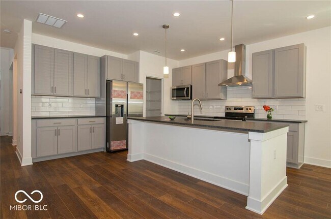 Photo - 1037 W 18th St