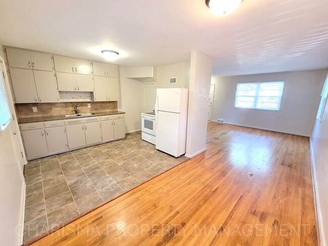 Photo - 2012 S Covell Ave Unit 2012