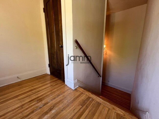 Photo - 3232 Clarendon Rd