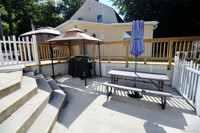 Photo - 22 Hillside Ave
