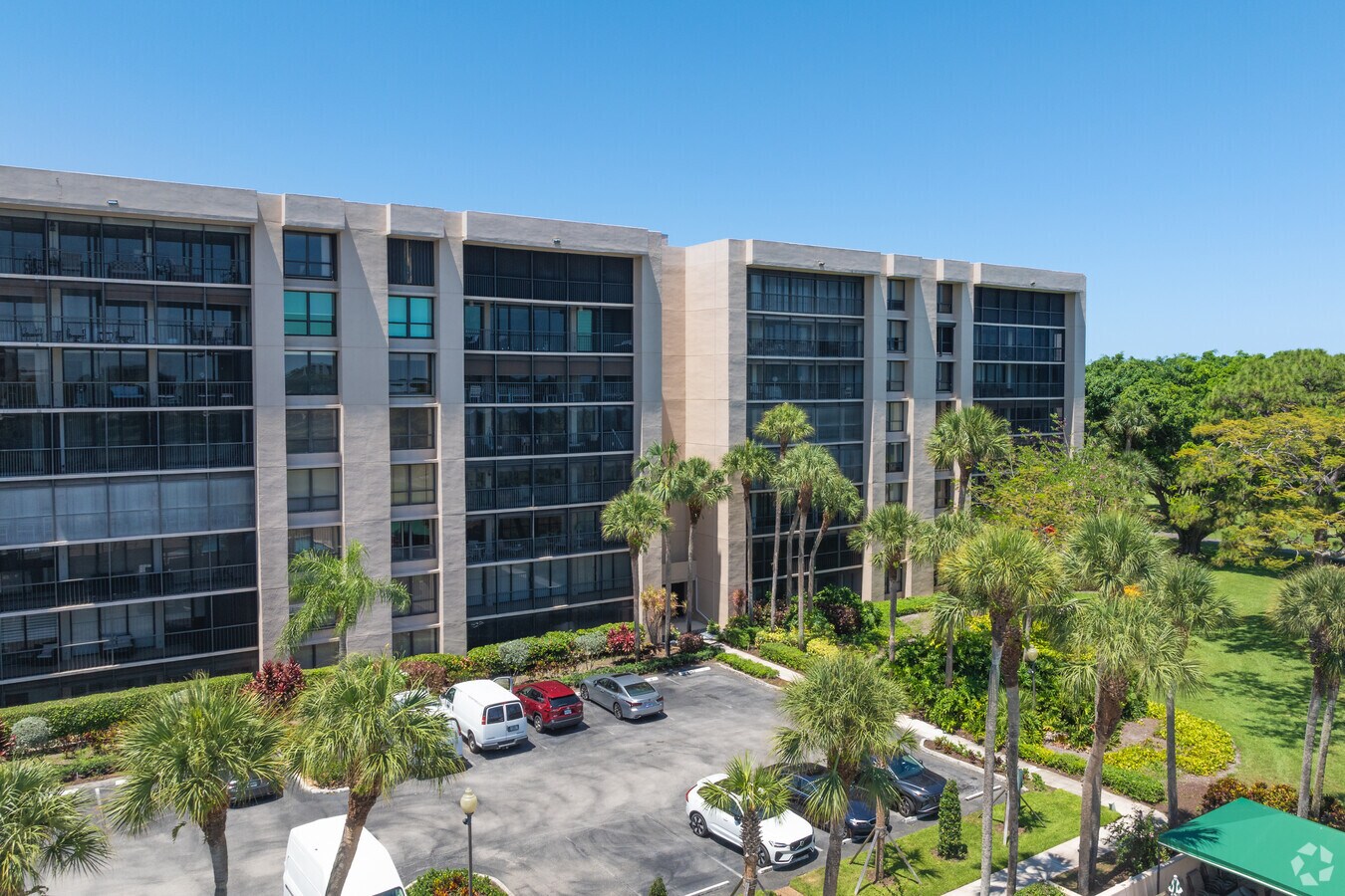 Entrada - Laurel Oaks