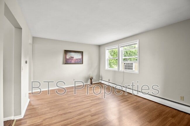 Photo - 305 N Pleasant View St
