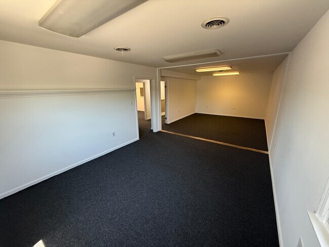 Photo - 11923 Centre St