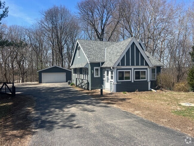 Building Photo - 4503 Lakeland Dr Rental
