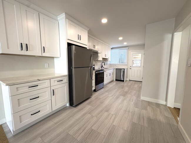 Building Photo - 1327-1329 Judah Street Unit 1327