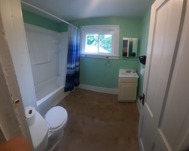 Baño - 538 E Main St Unidad Apt B